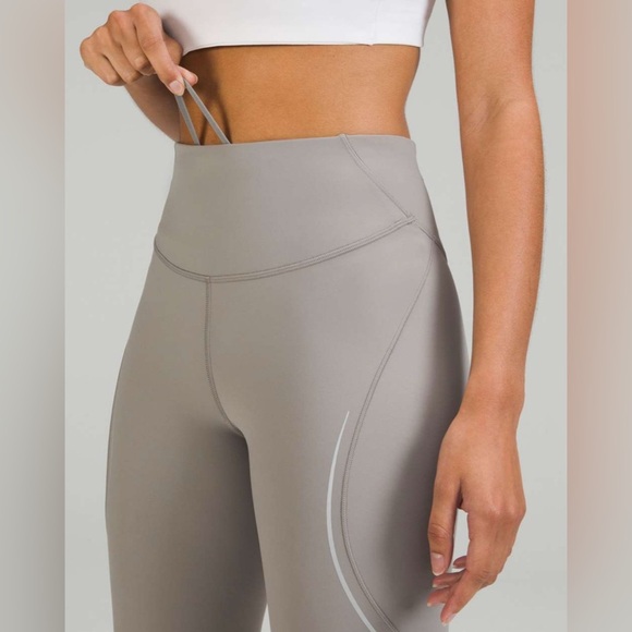 Lululemon Base Pace High-Rise Reflective Tight 25" - Size 14 - Picture 4 of 8